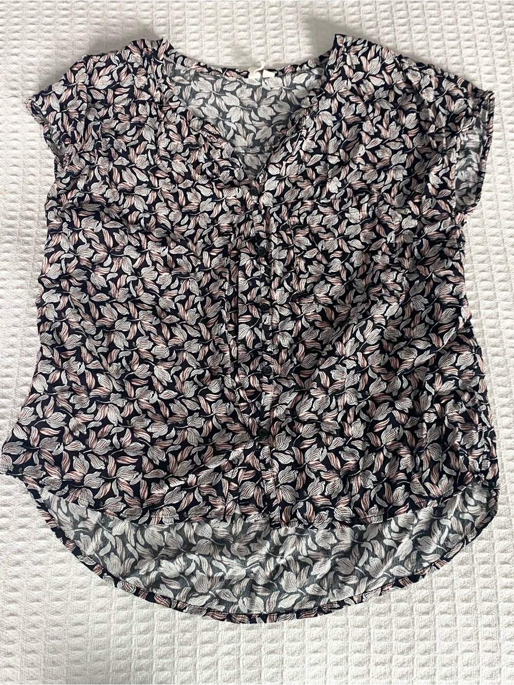 Treasure & Bond short sleeve button down Blouse with Pink and Cream Leaves S
